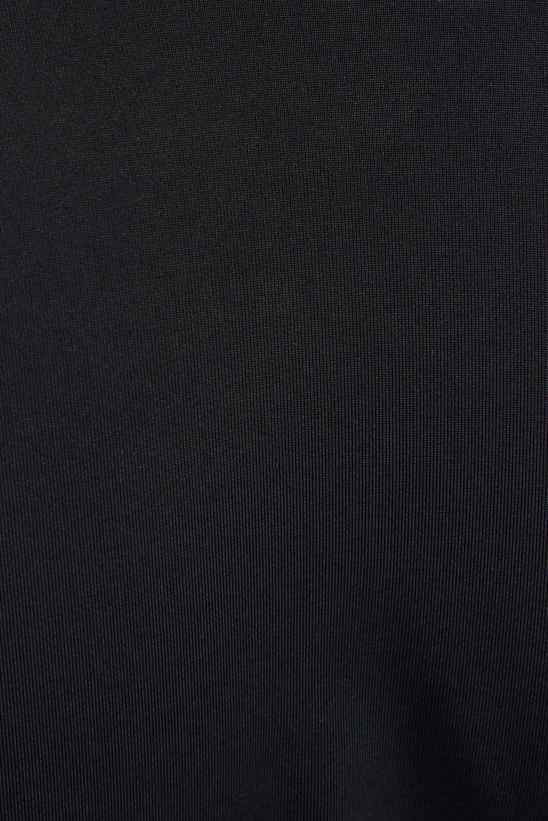 100086543_06V_alt4_1920x2880-1