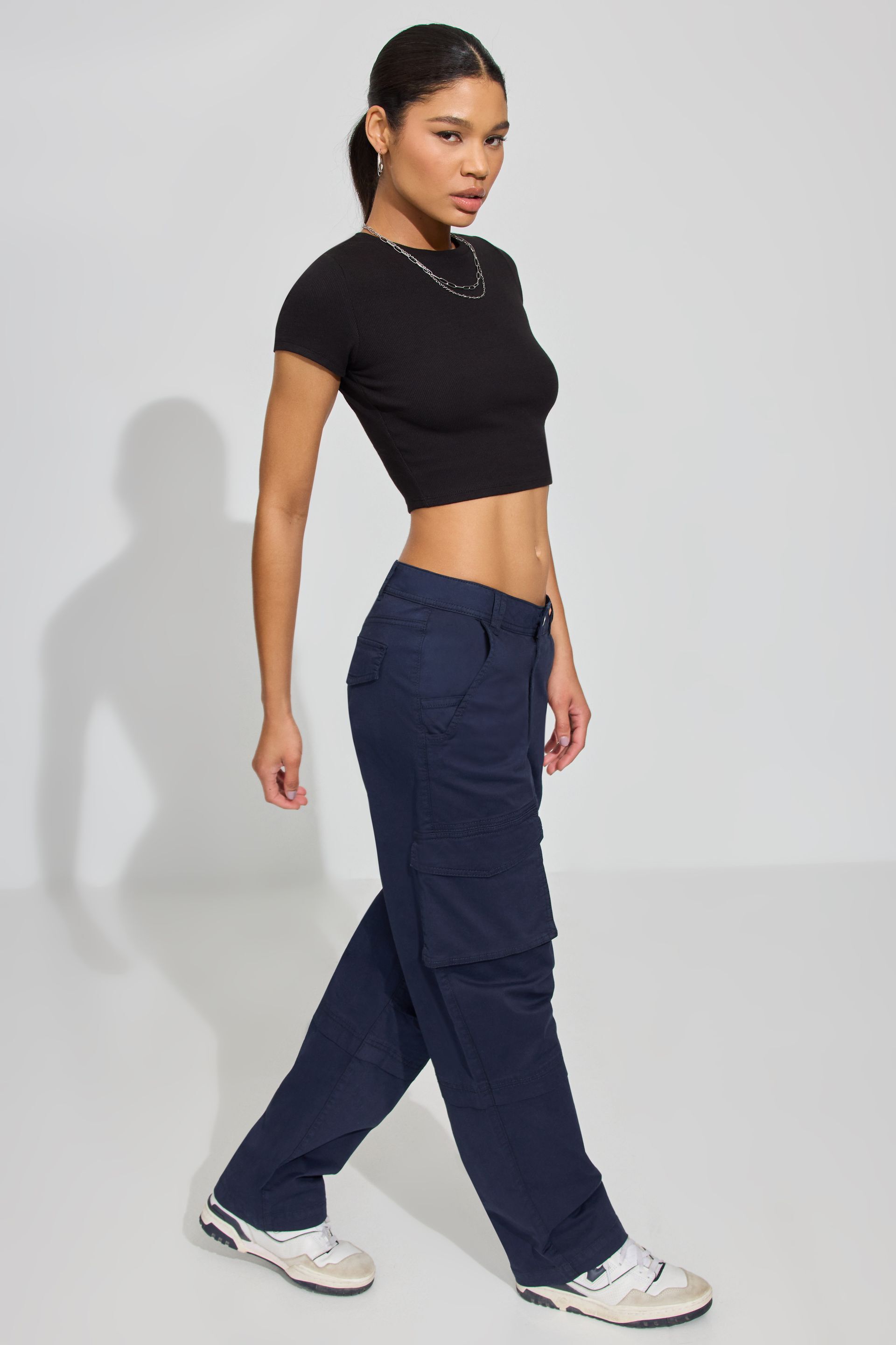 100088327_06V_alt1_1920x2880-2