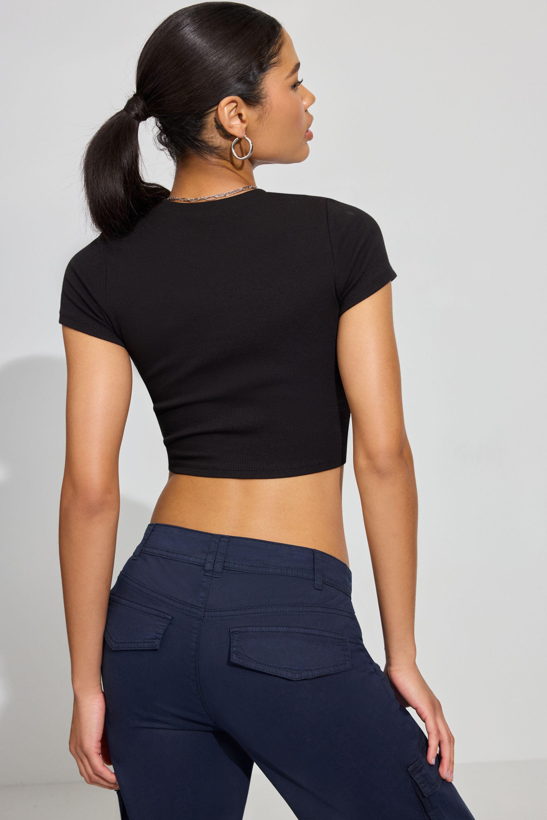 100088327_06V_alt2_1920x2880-2