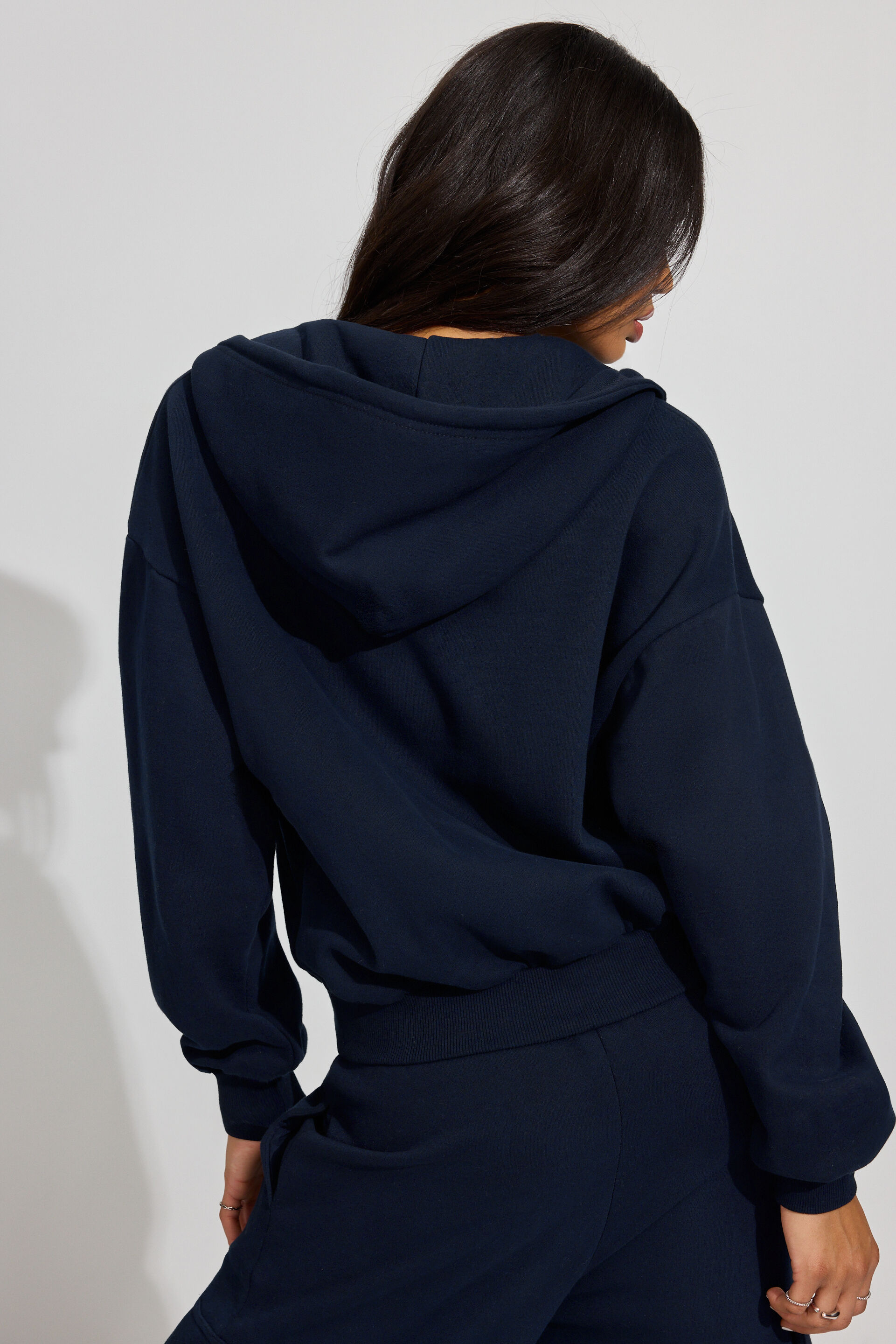 100088510_06G_alt3_1920x2880