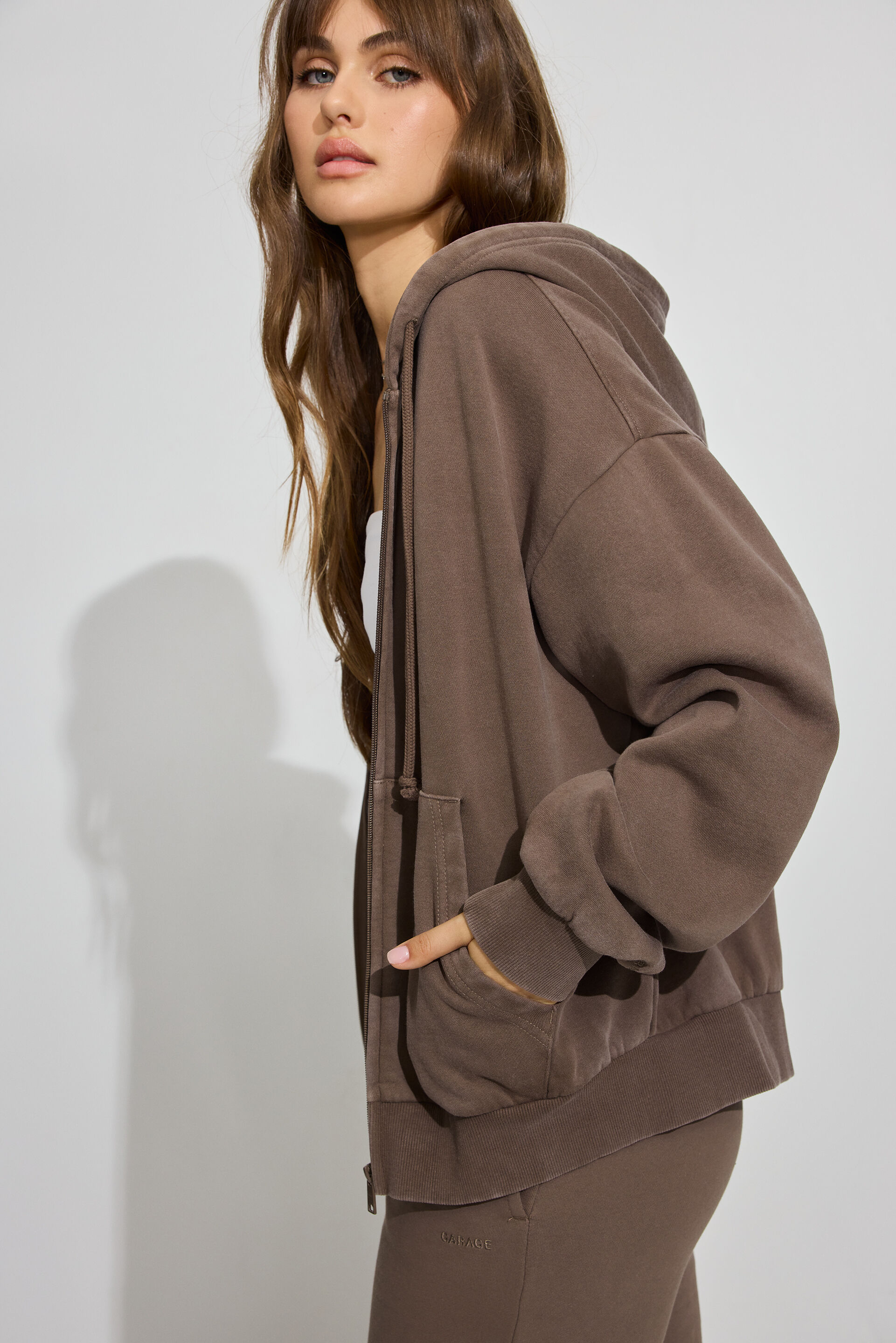 100088510_84G_alt1_1920x2880-6