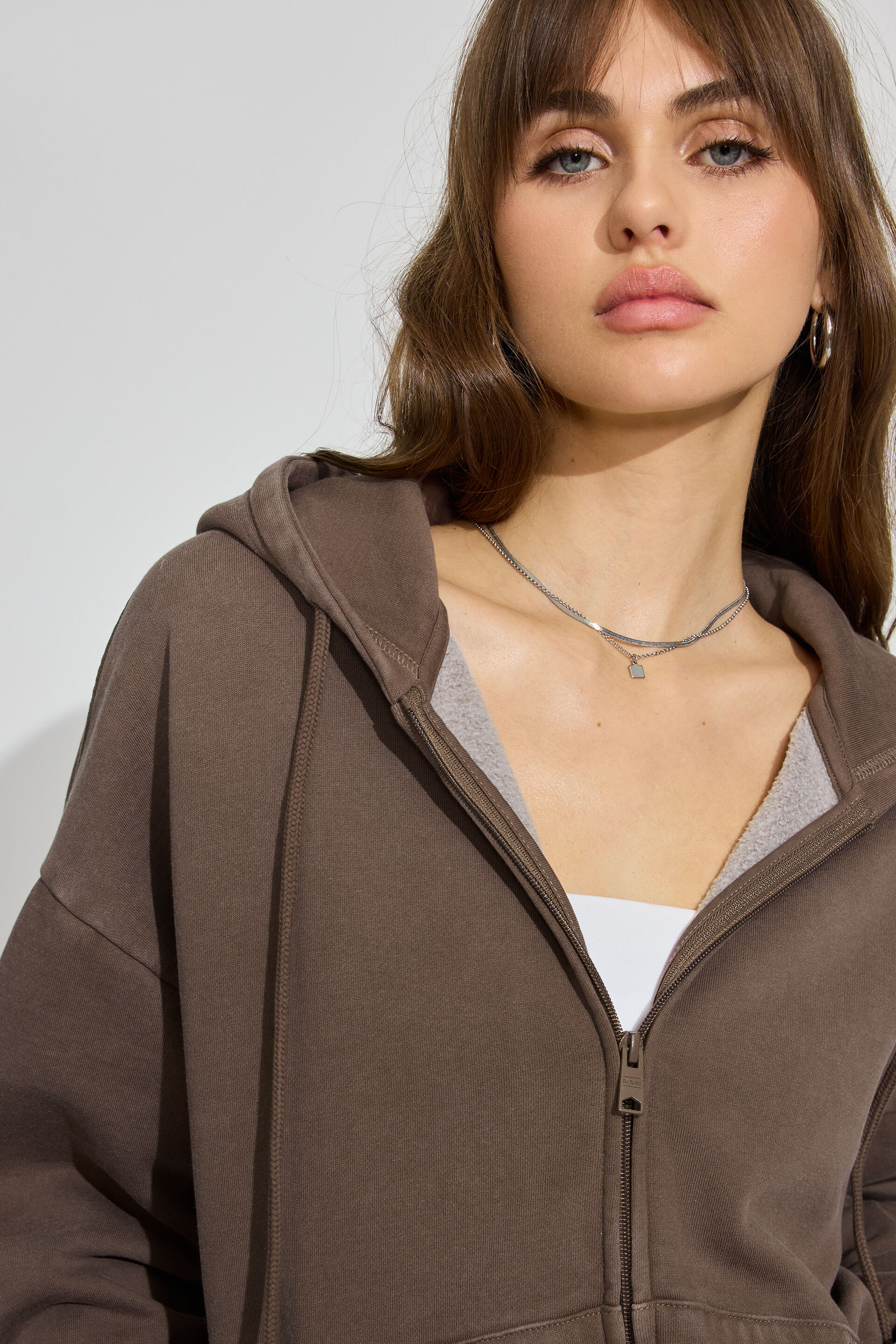 100088510_84G_alt2_1920x2880-6