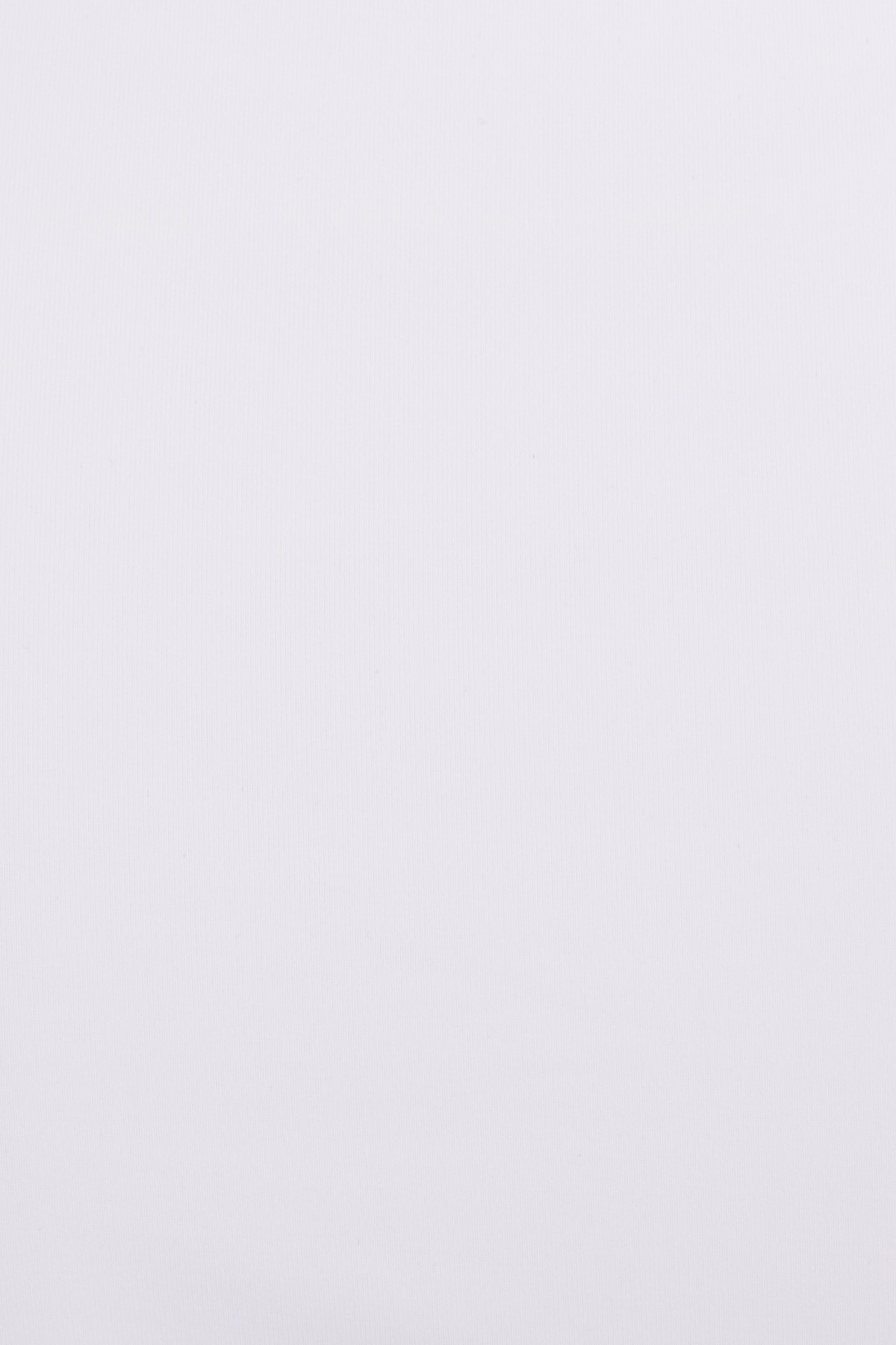 100090090_04N_alt4_1920x2880