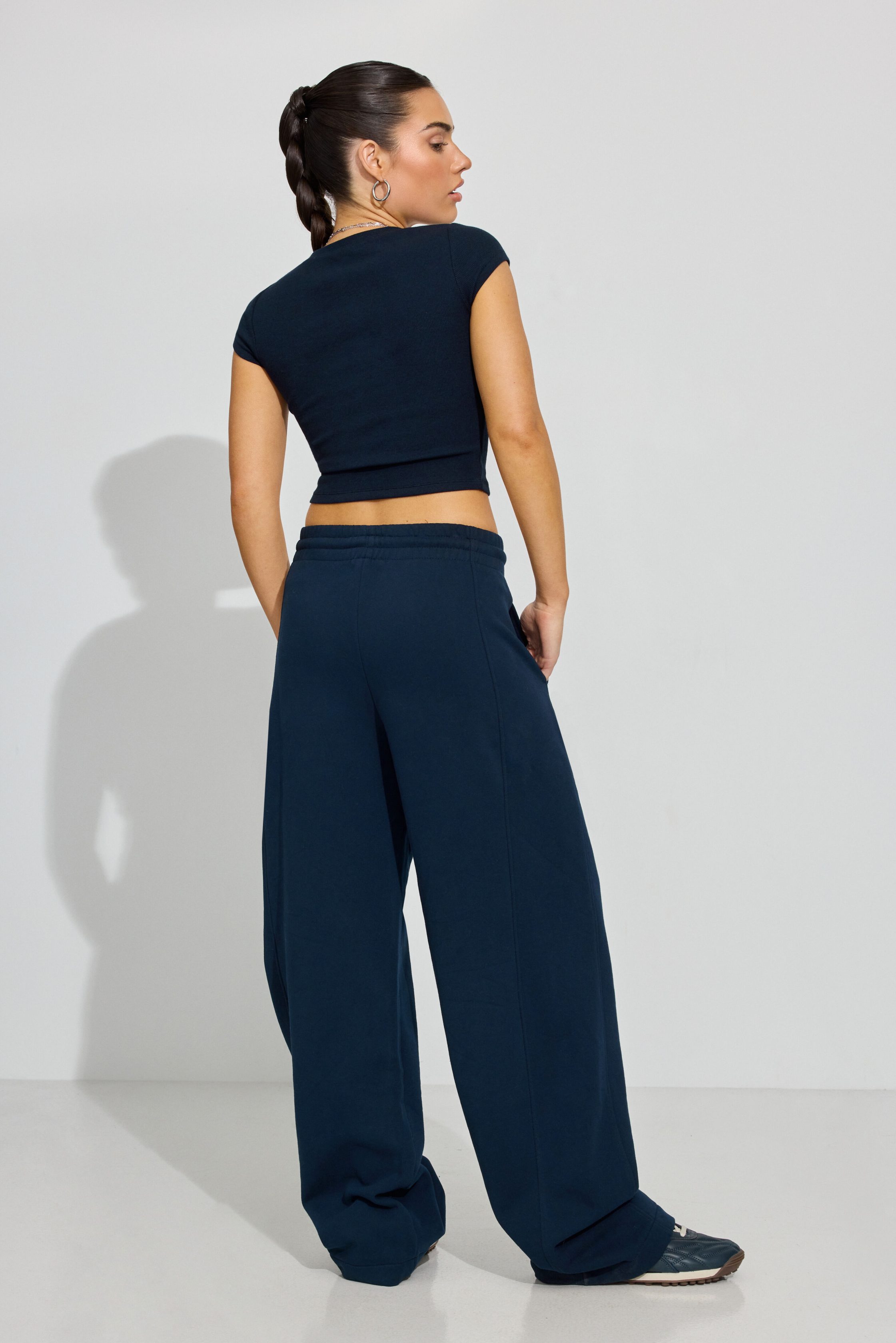 100090943_06G_alt2_1920x2880