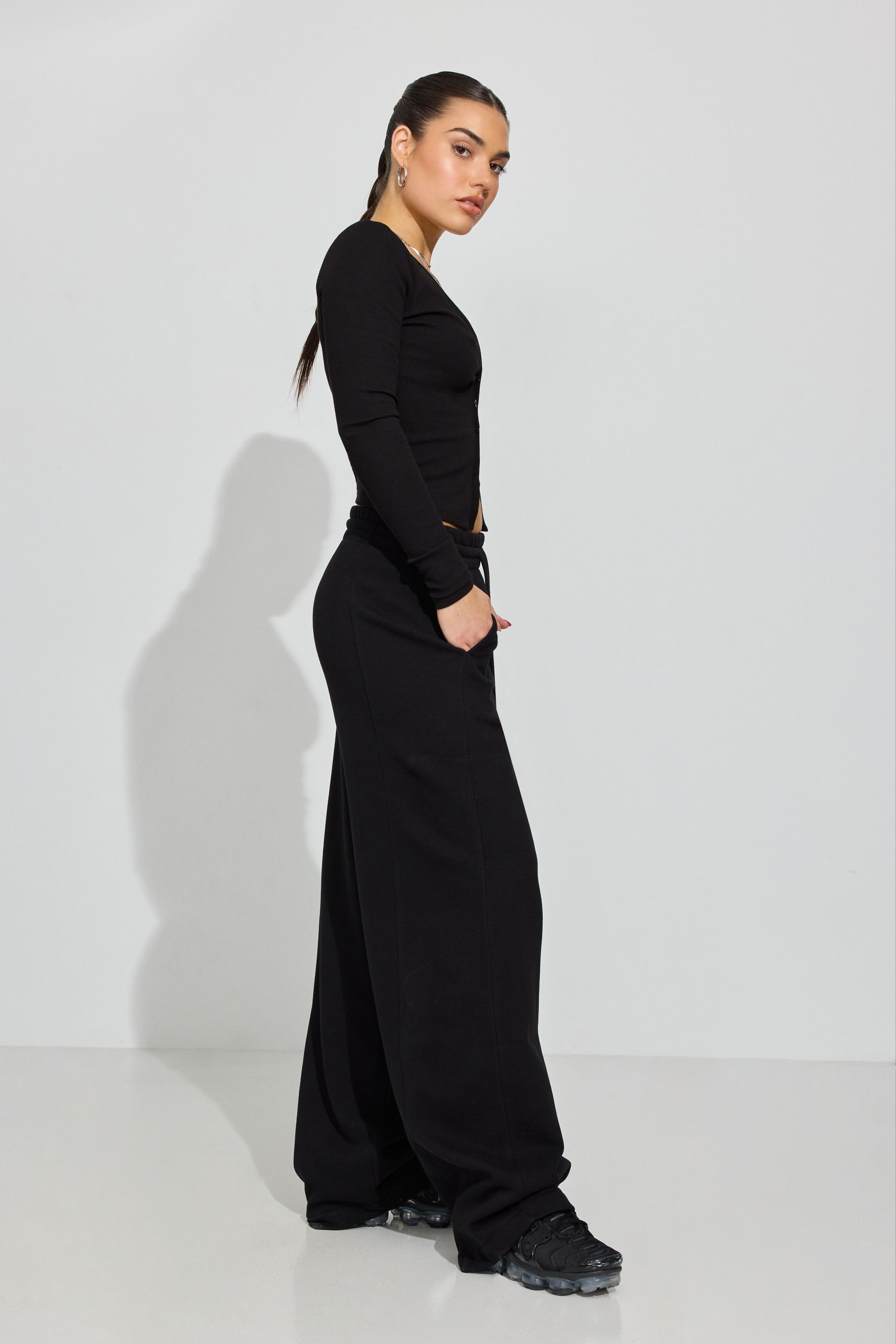 100090943_06V_1920x2880-7