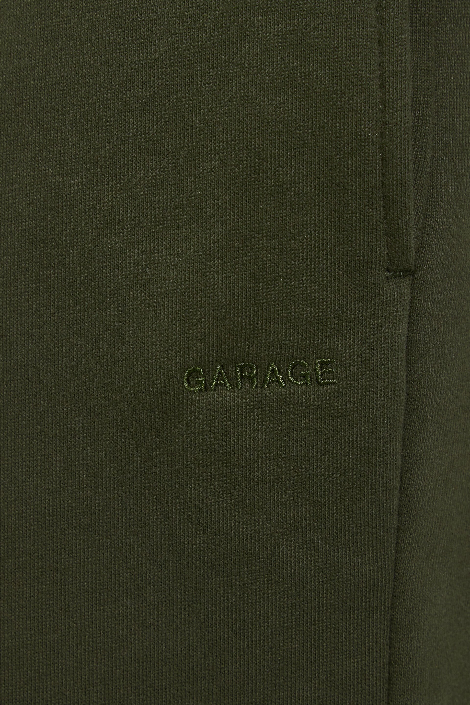 100091919_8AI_alt3_1920x2880-1