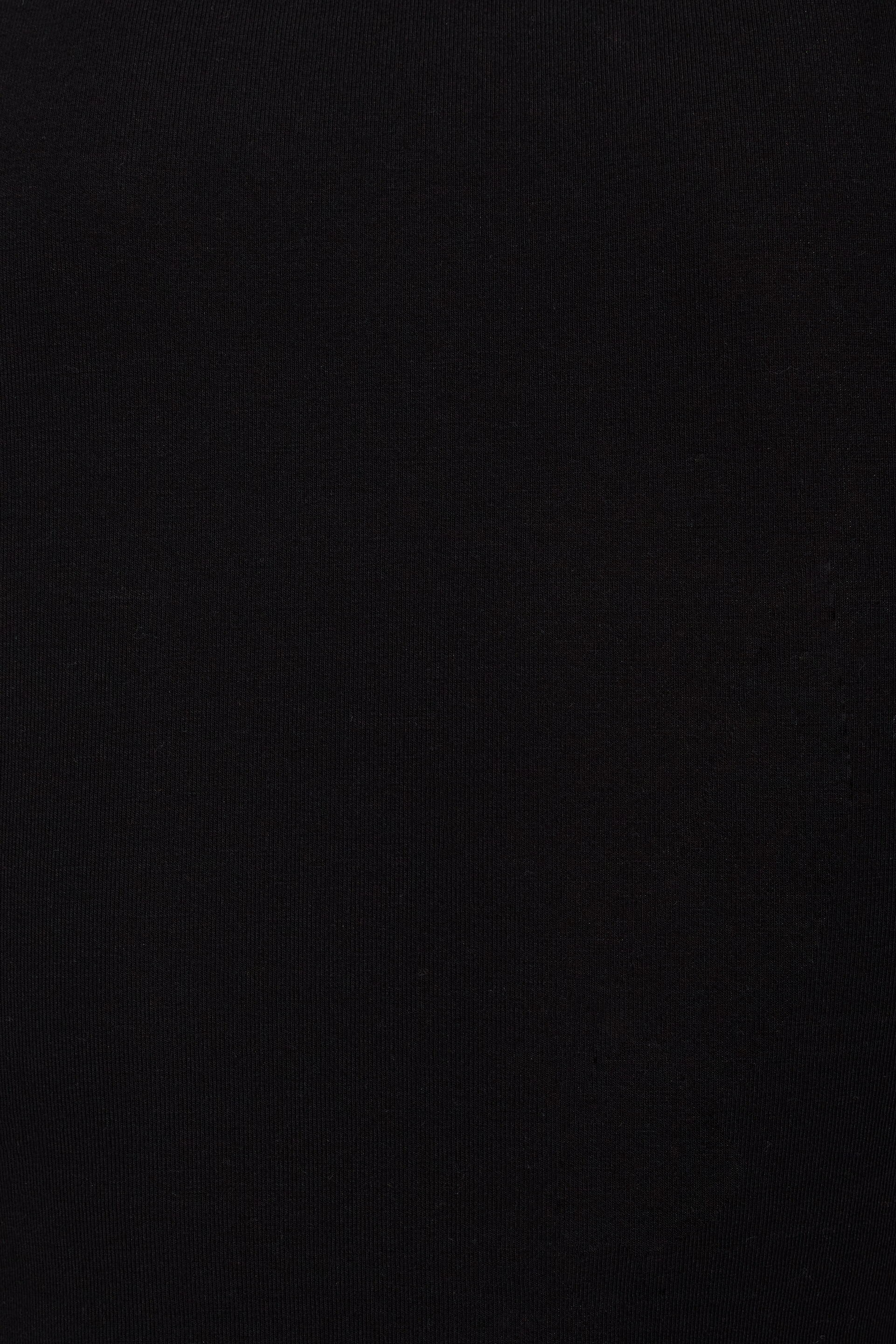 100092728_06V_alt4_3200x4800-5