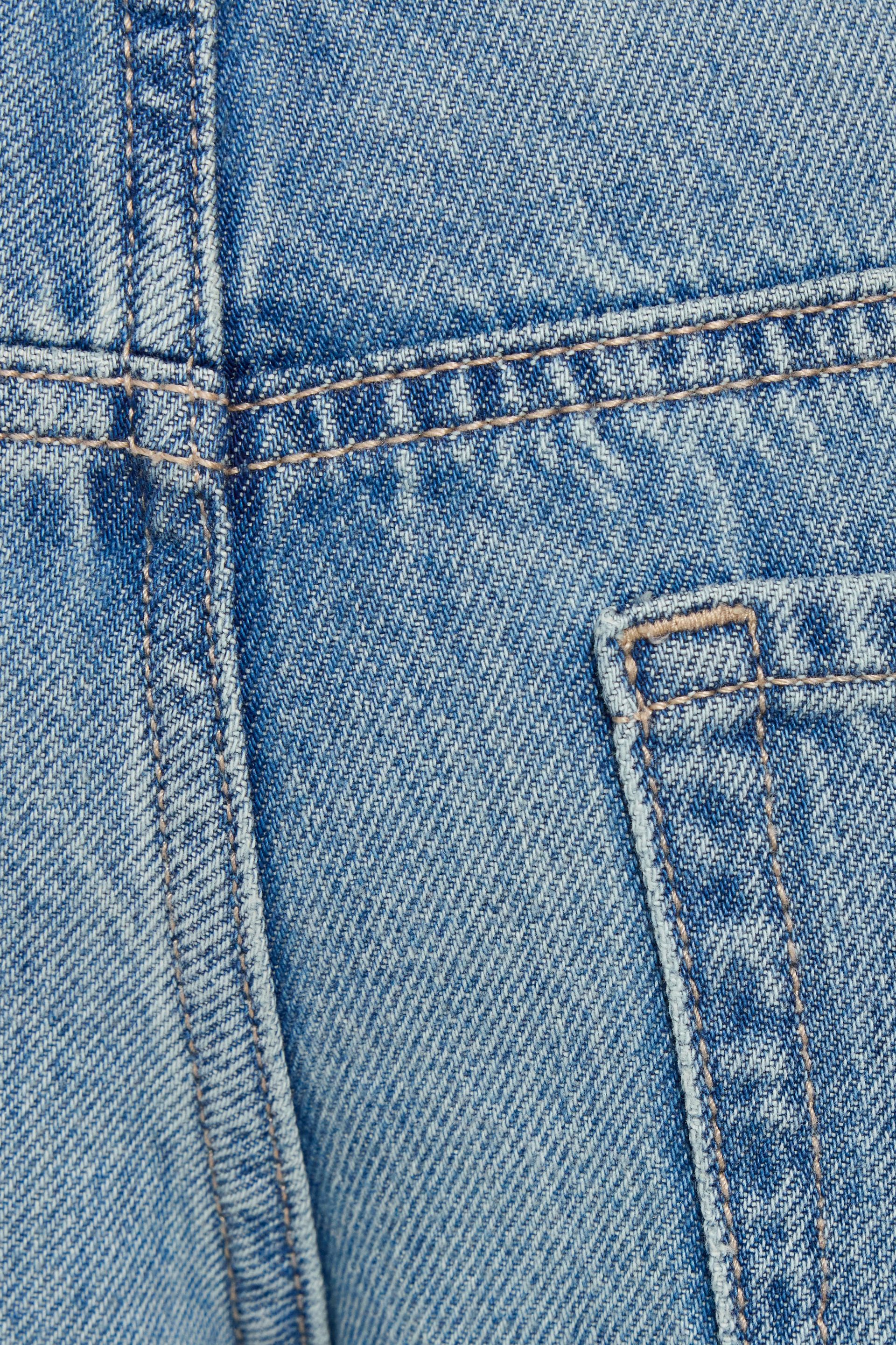 100094046_07J_alt4_1920x2880-1