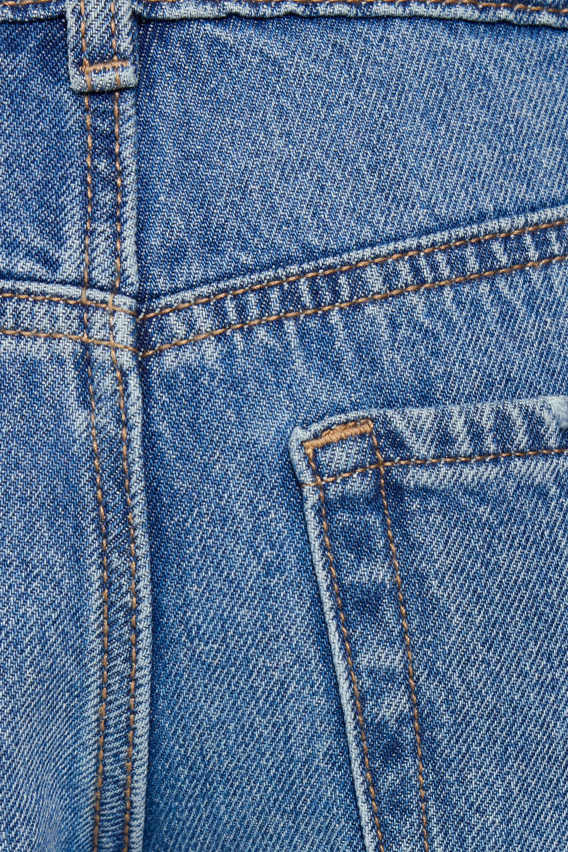 100094047_07J_alt4_1920x2880