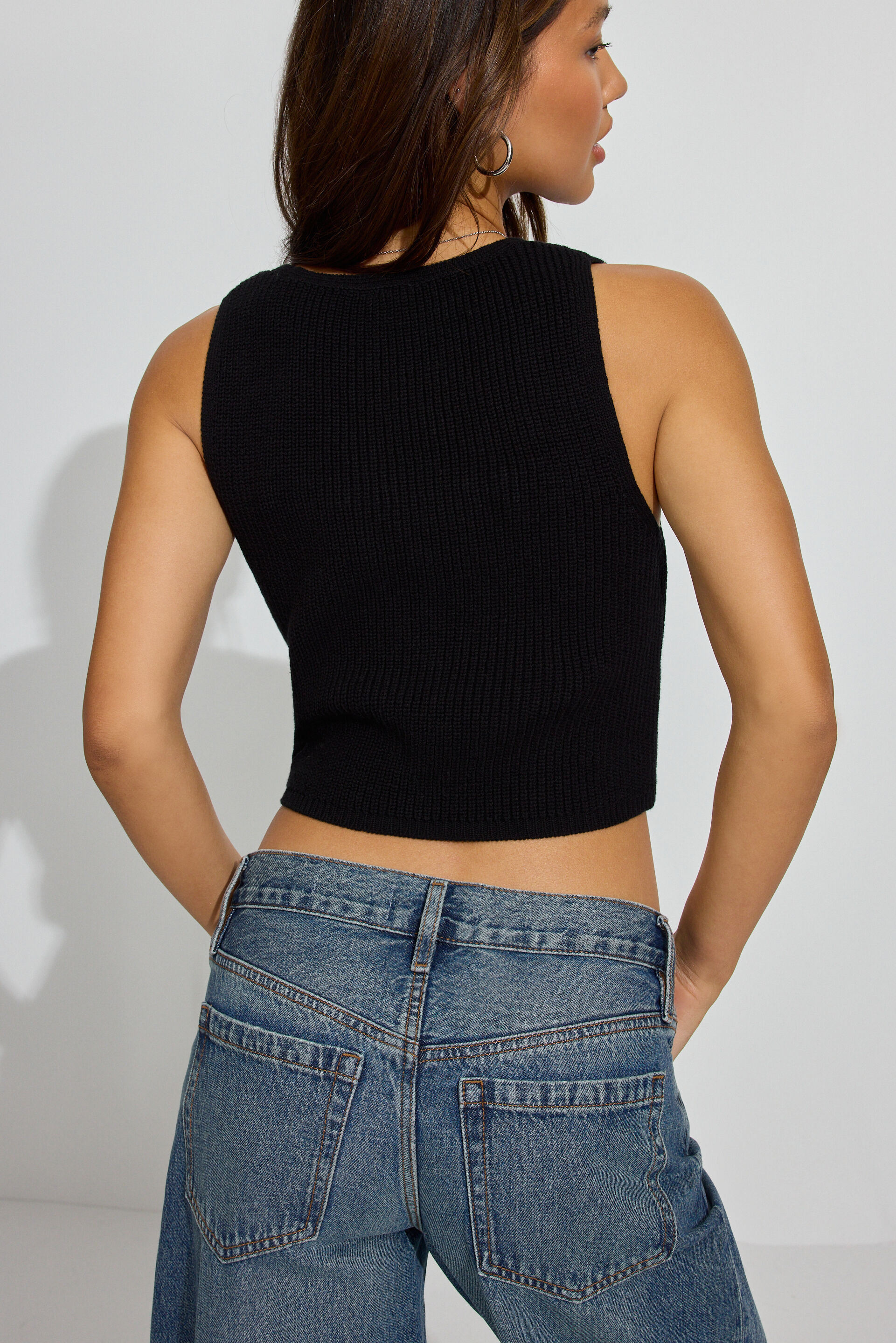 100095442_06V_alt3_1920x2880