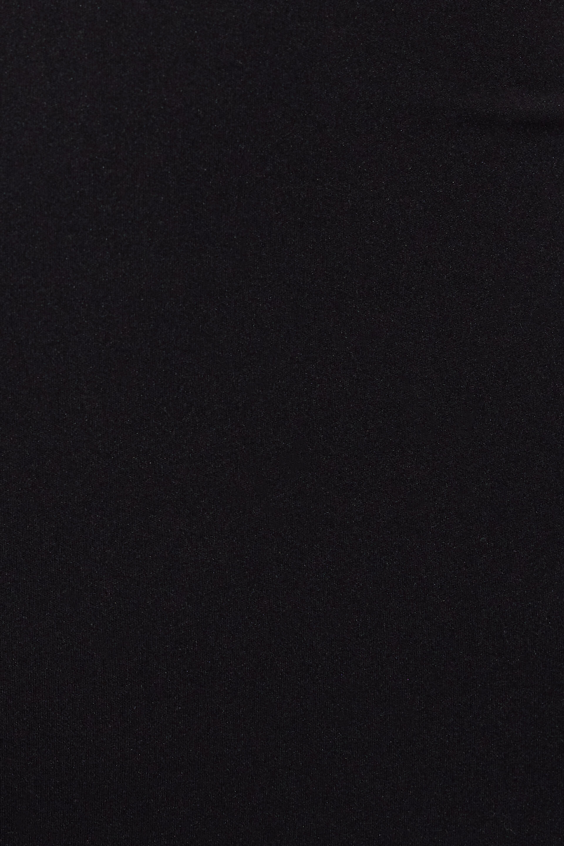 100096861_06V_alt4_1920x2880