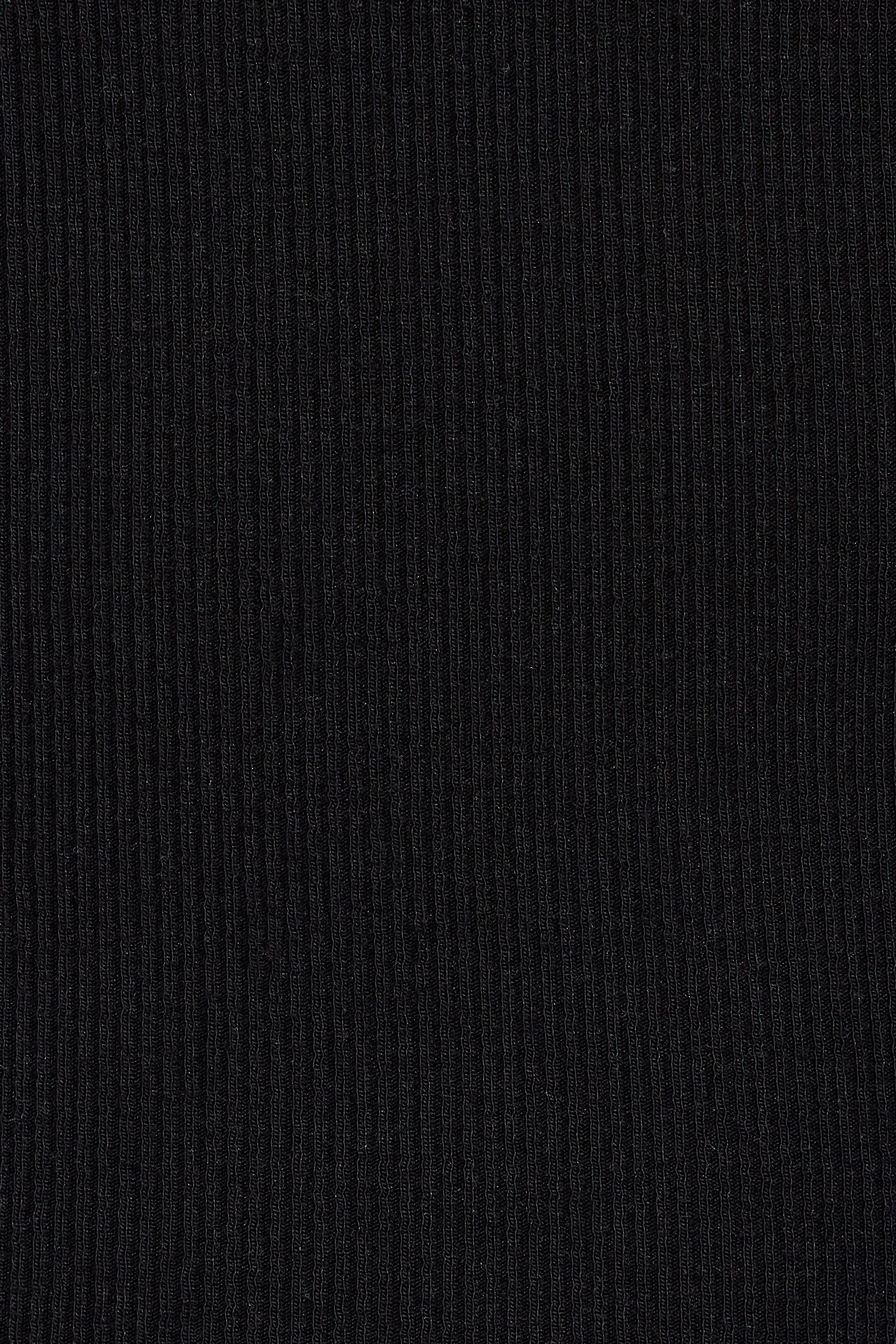 100096876_06V_alt3_1920x2880-2