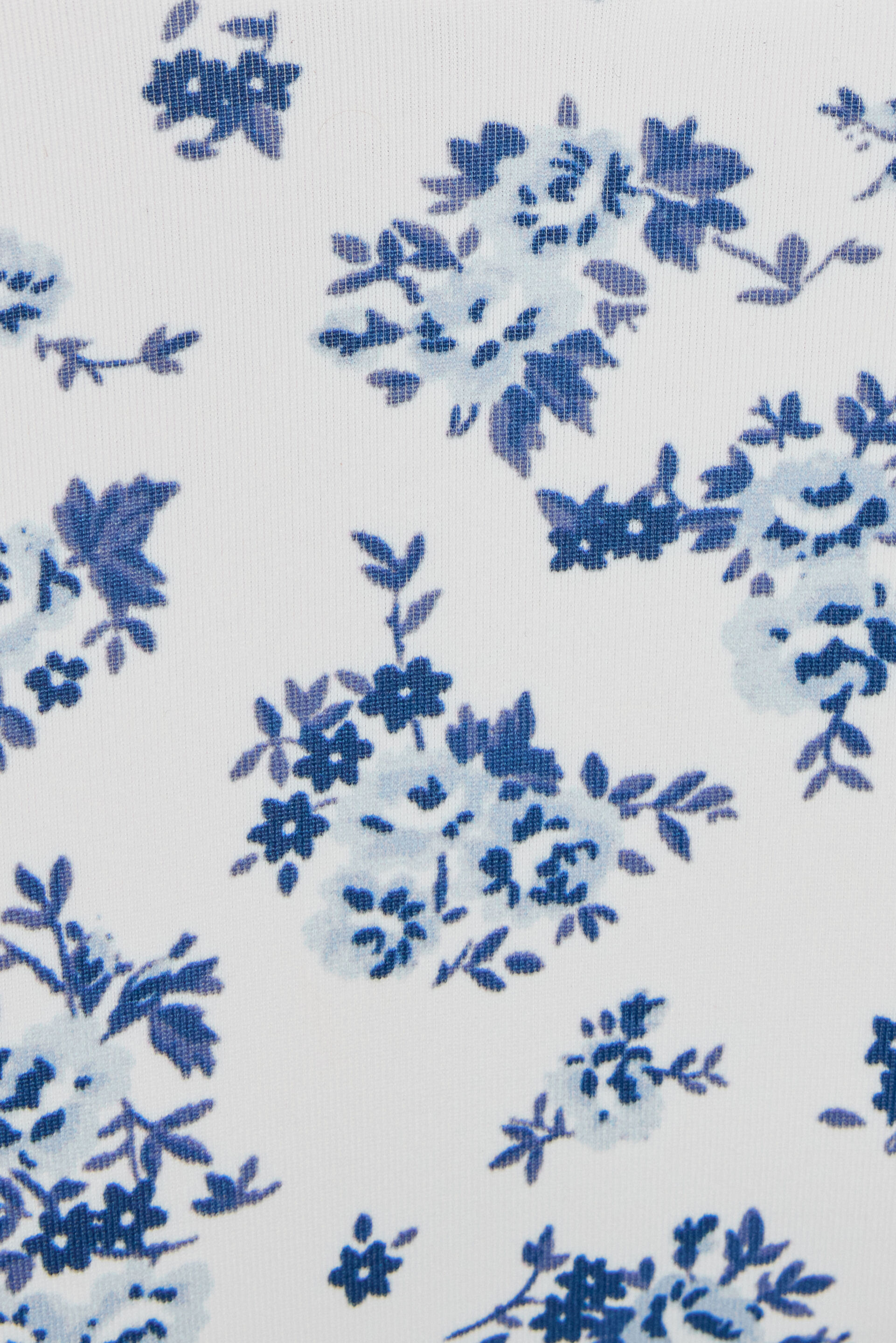 100096908_82K_alt3_1920x2880-1