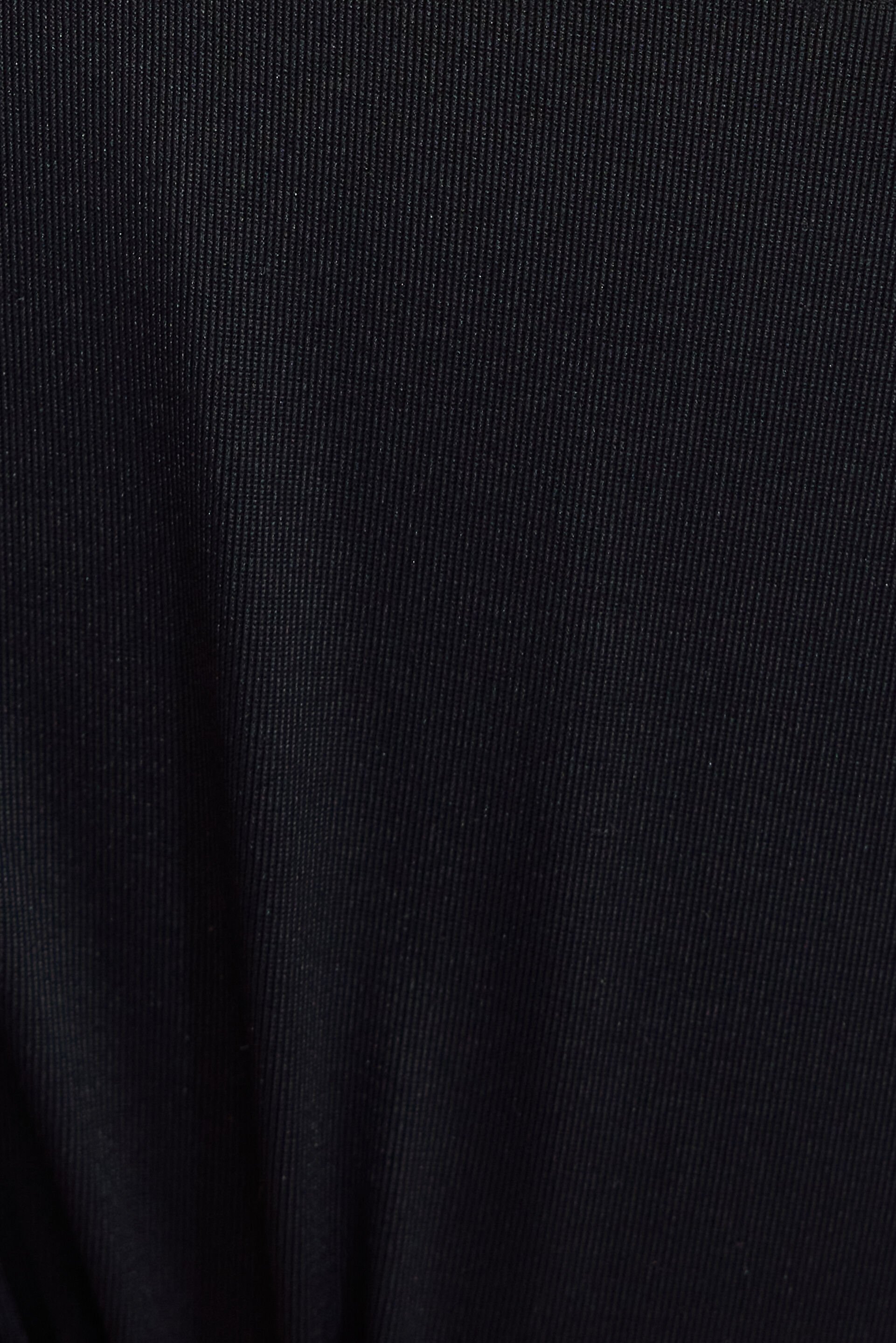 100096941_06V_alt4_1920x2880-1