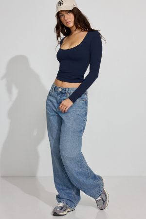 Sleek Scoop Neck Long Sleeve Top