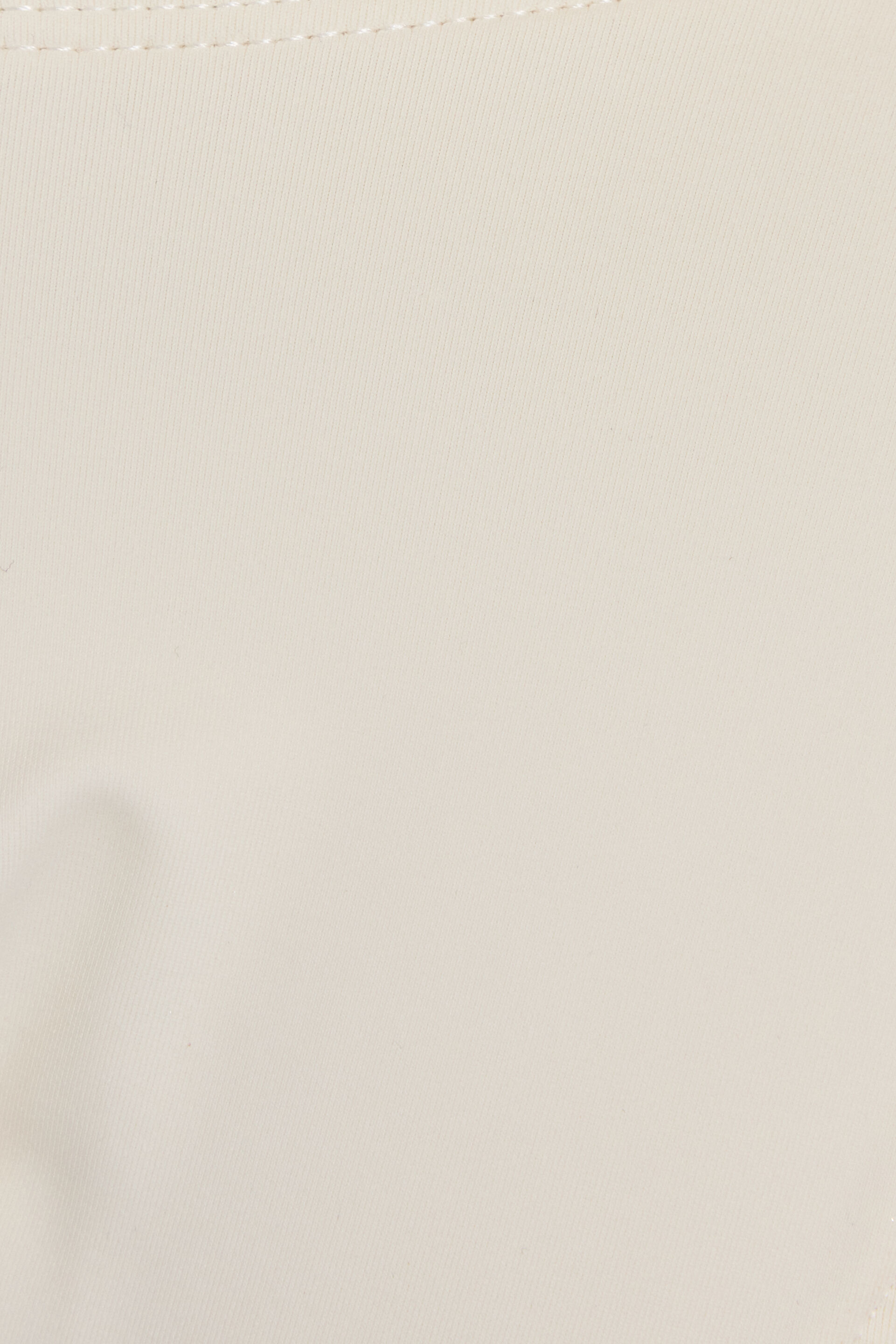 100098095_0QO_alt4_1920x2880-2