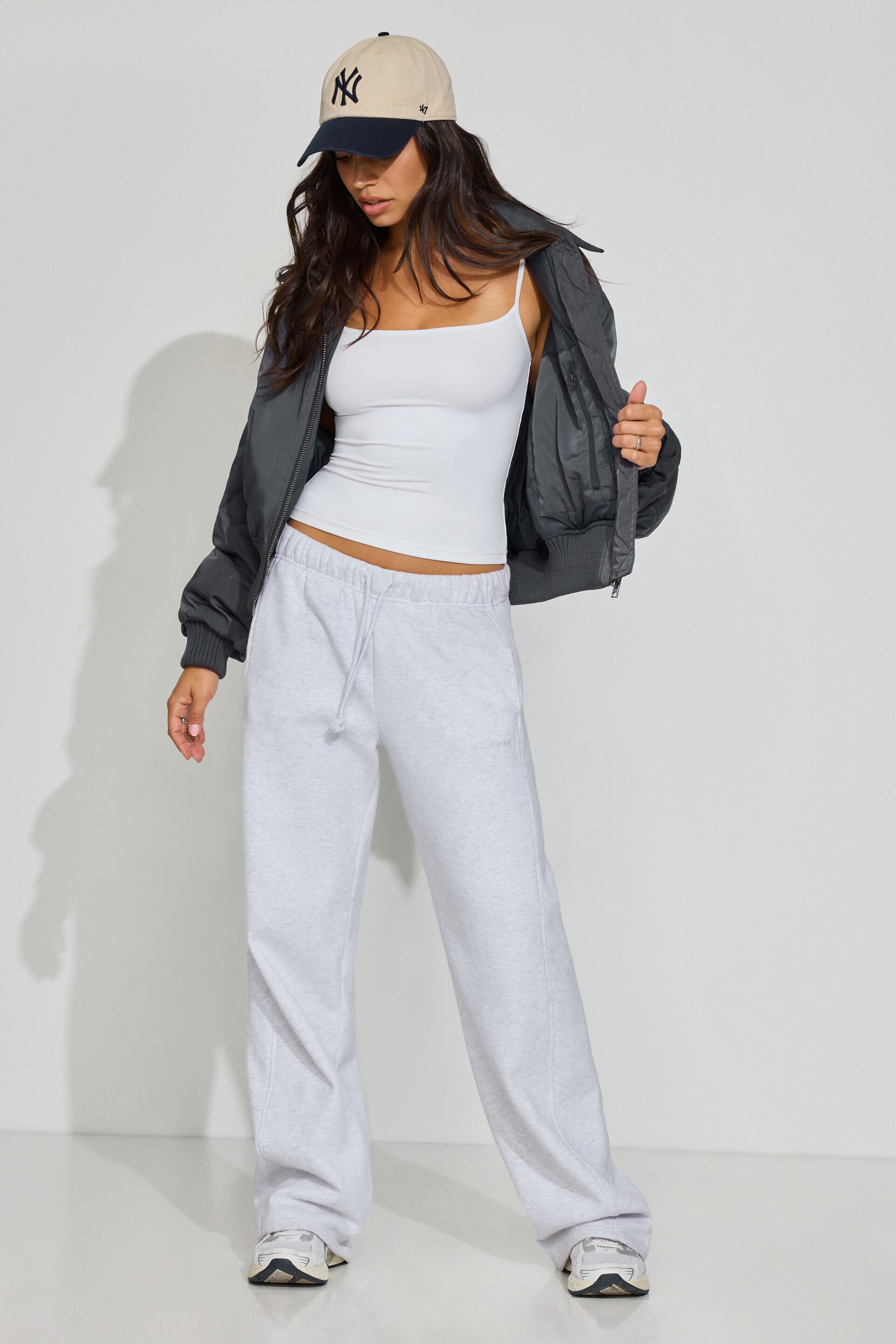 100098098_8B5_alt1_1920x2880-1