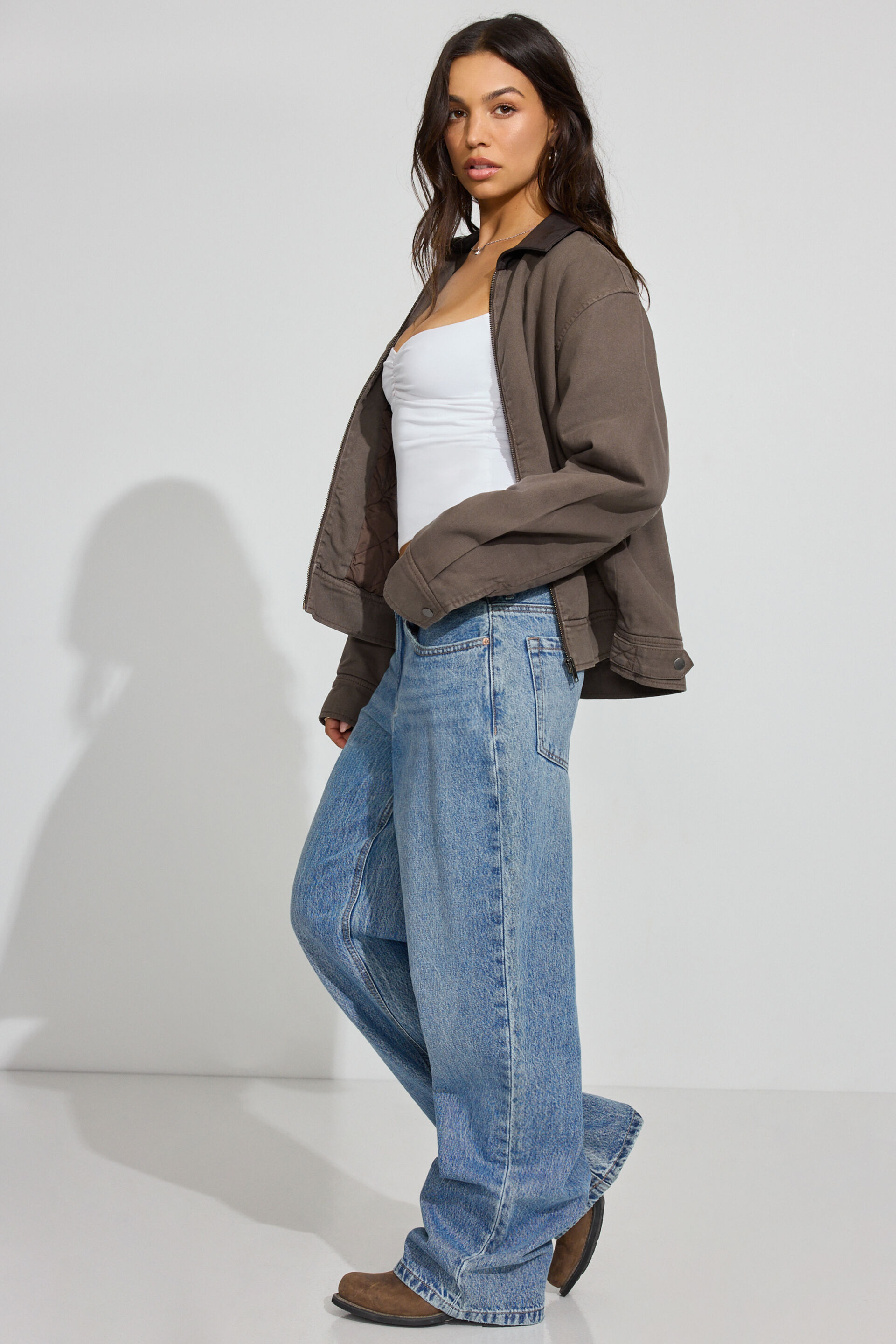 100098207_88H_alt1_1920x2880