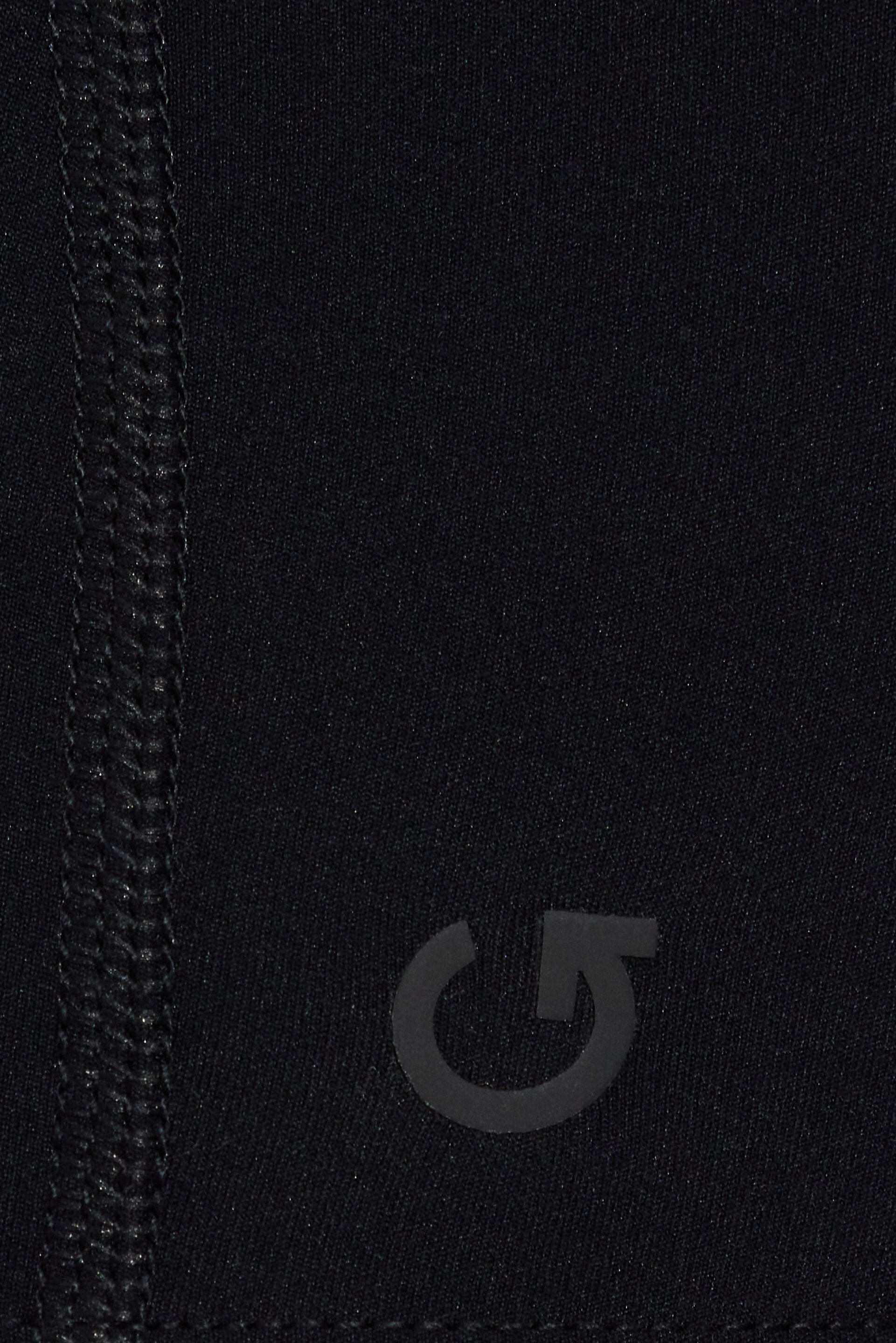 100098759_06V_alt4_1920x2880