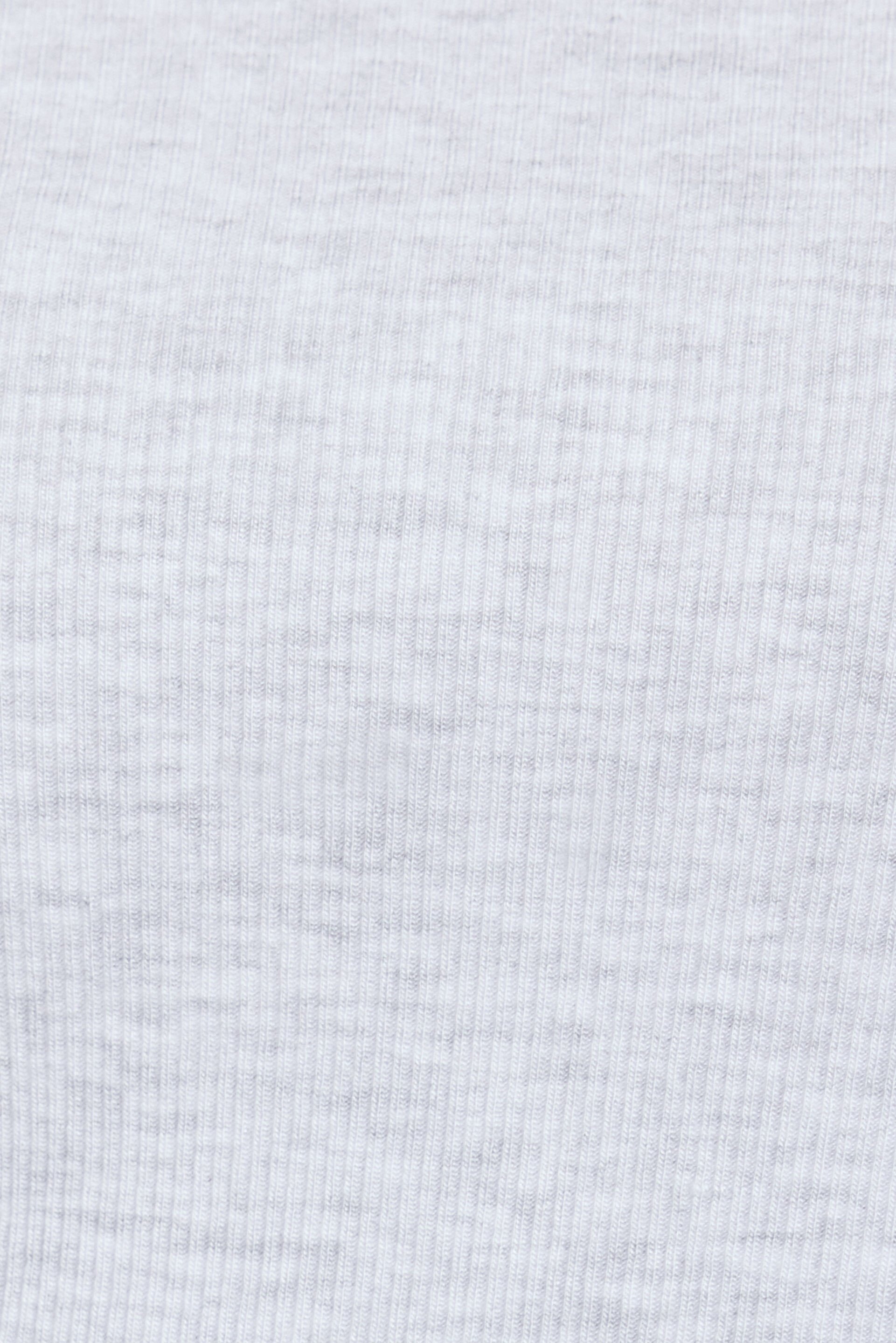 100098990_69I_alt3_1920x2880-8