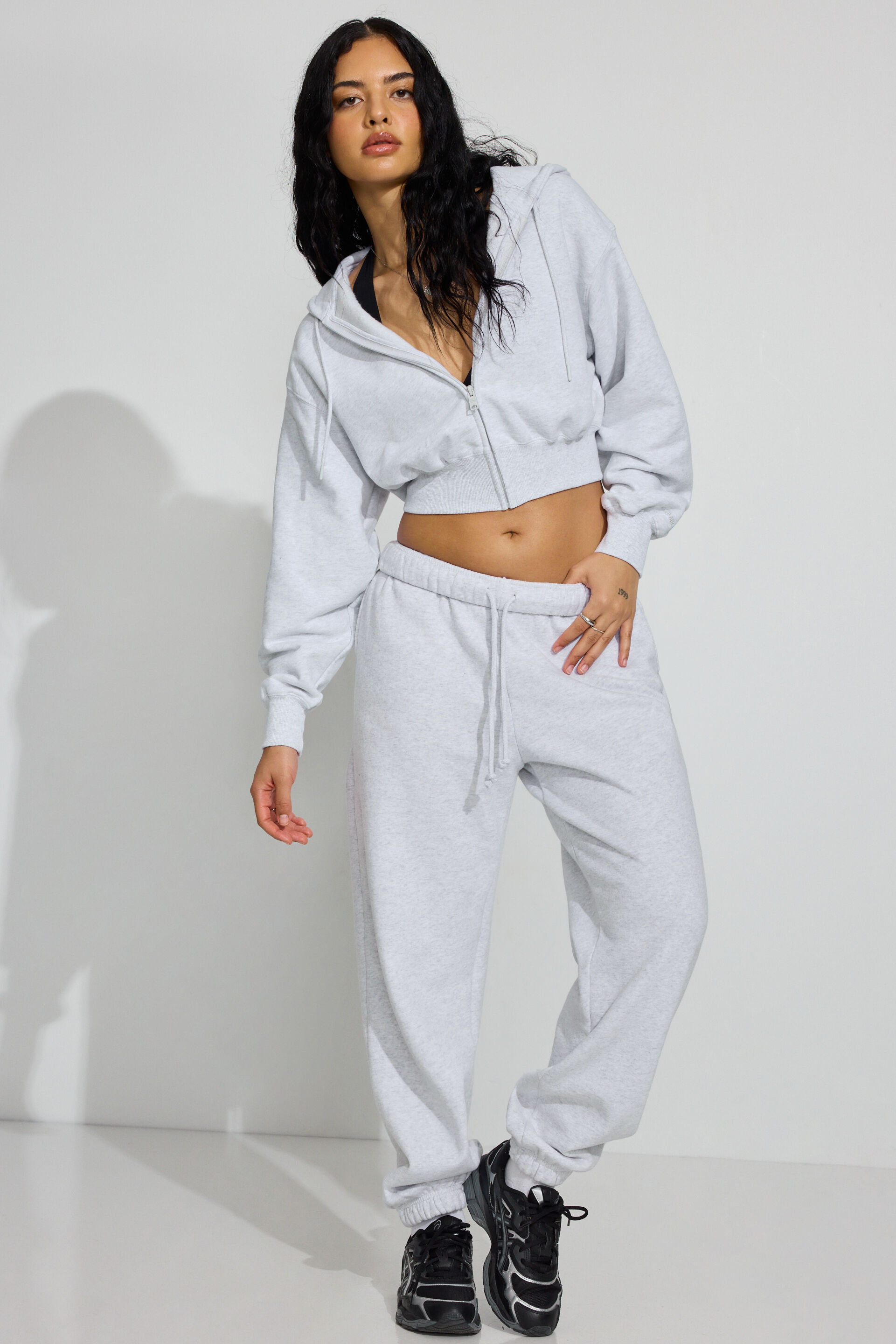 100099313_18X_alt3_1920x2880-6