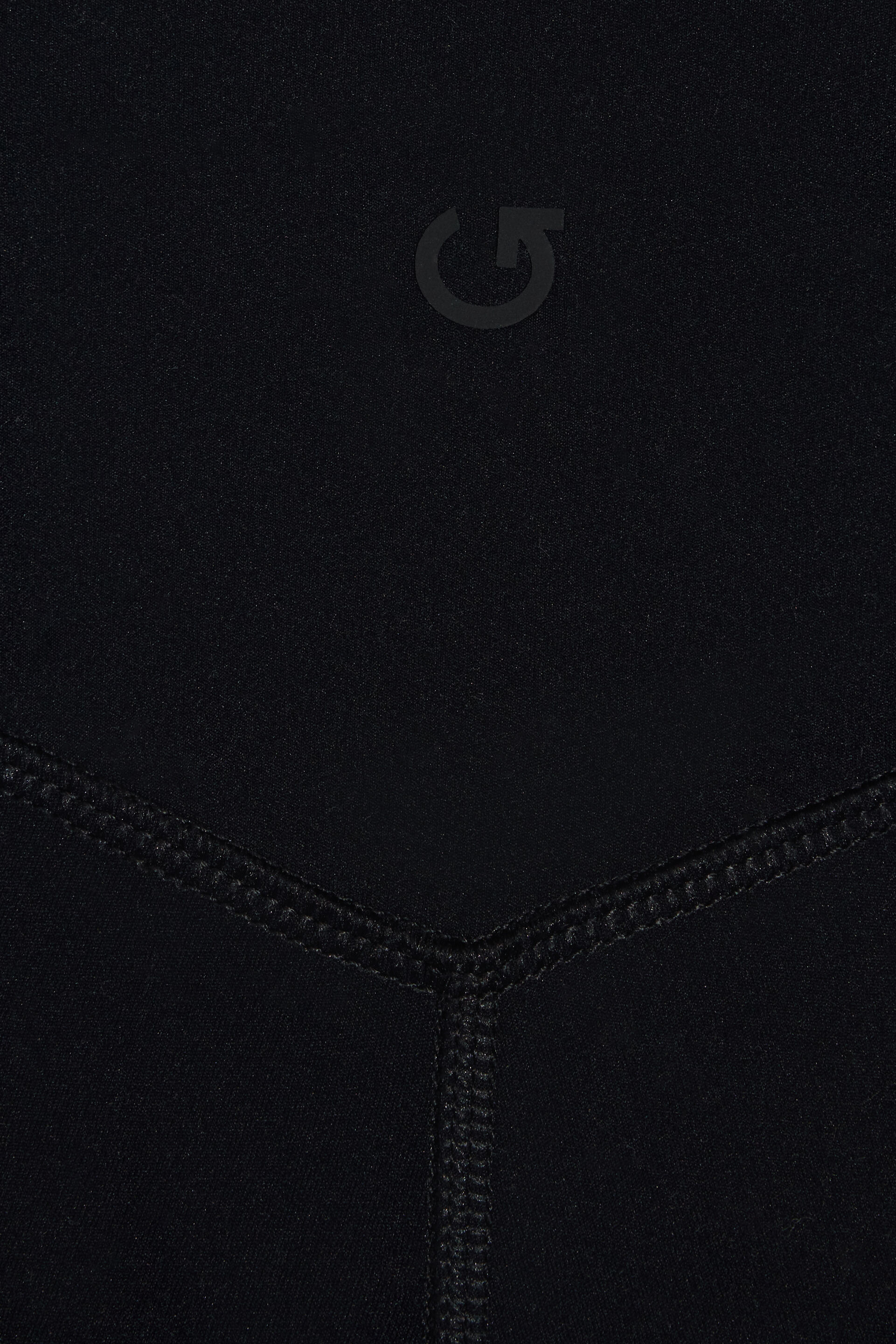 100099673_06V_alt4_1920x2880-2